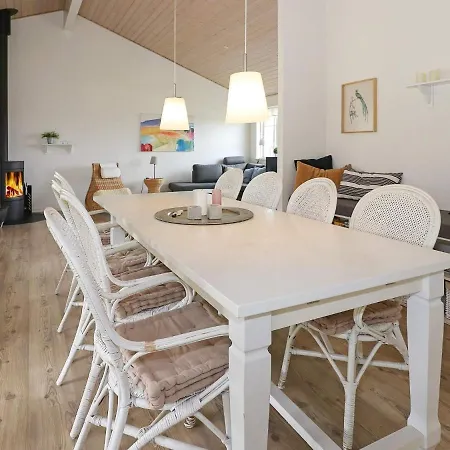 Casa vacanze Spacious Holiday In Storvorde Whirlpool