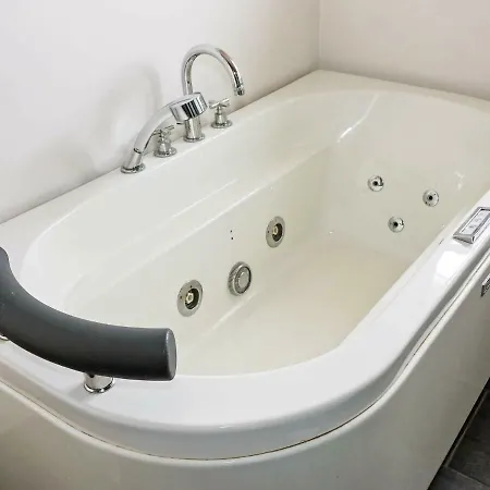 Casa vacanze Spacious Holiday In Storvorde Whirlpool Egense